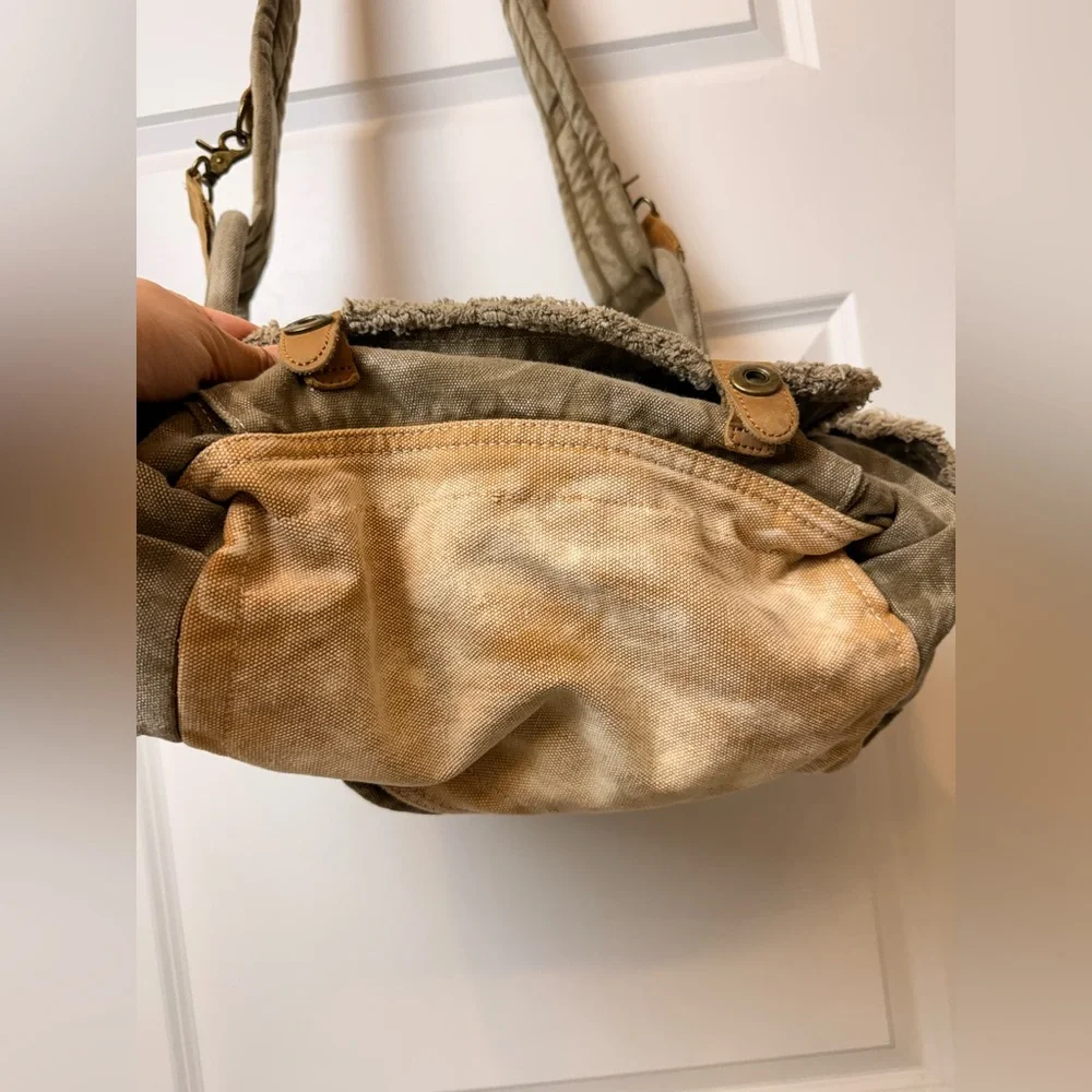 Men's Canvas Messenger Bag in Olive Brown